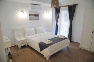 A bed or beds in a room at LONDİA OTEL