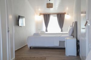 A bed or beds in a room at LONDİA OTEL