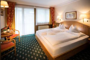 Postel nebo postele na pokoji v ubytování Vital - und Wellnesshotel Hanneshof + 35 fotografií