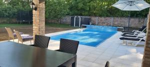 Bazén v ubytování Villa Sorella Baranja nebo v jeho okolí