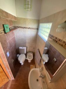 Et badeværelse på Departamento en San Rafael, Mendoza + 6 billeder