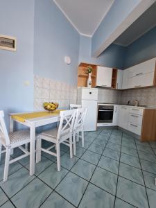 Kuchyň nebo kuchyňský kout v ubytování Pool Apartments Knežević