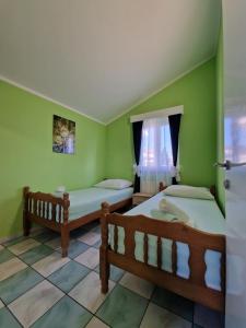 Postel nebo postele na pokoji v ubytování Pool Apartments Knežević