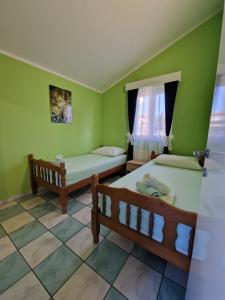 Postel nebo postele na pokoji v ubytování Pool Apartments Knežević