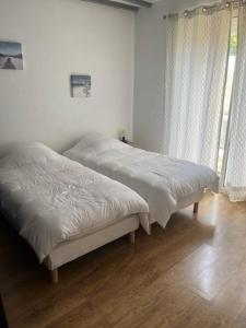 Ένα ή περισσότερα κρεβάτια σε δωμάτιο στο Gîte OSTALADA +21 φωτογραφίες