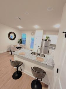 a kitchen with two sinks and two bar stools at Book Now! Elegant Spacious Near Fun Attractions in Helotes