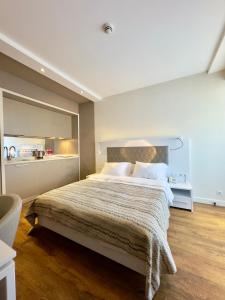 Zdjęcie z galerii obiektu Viva beach Apartments in Alliance palace w mieście Batumi