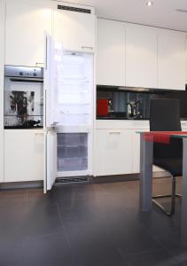 Virtuvė arba virtuvėlė apgyvendinimo įstaigoje Reloc Serviced Apart. Wallisellen