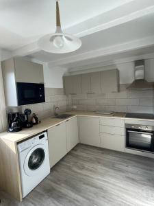 a kitchen with a washing machine and a washer at Oustaou di Ercole in Bormes-les-Mimosas