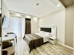 Zdjęcie z galerii obiektu Viva beach Apartments in Alliance palace w mieście Batumi