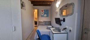A kitchen or kitchenette at A Casa Di Lilly