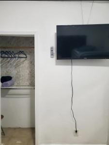 TV a/nebo společenská místnost v ubytování B3 Best Value on Private Bedroom with Private Bathroom in Little Havana, Miami