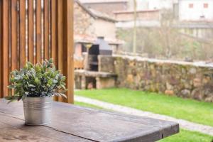 Ein Garten an der Unterkunft Apartamentos Blanca Senda del Oso