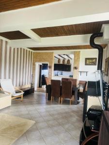 Μια τηλεόραση ή/και κέντρο ψυχαγωγίας στο Vila Teo