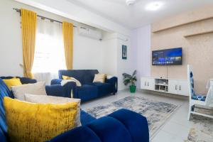 Televisyen dan/atau pusat hiburan di Sleek Loft in Mombasa CBD