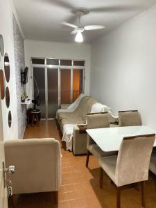 Χώρος καθιστικού στο Apartamento Praia da Guilhermina +1 φωτογραφίες