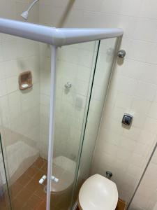 Ένα μπάνιο στο Apartamento Praia da Guilhermina