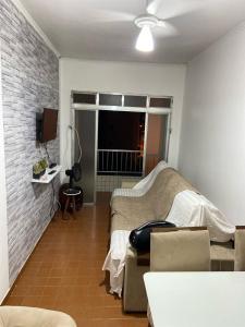 Μια τηλεόραση ή/και κέντρο ψυχαγωγίας στο Apartamento Praia da Guilhermina