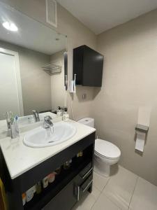 Ένα μπάνιο στο Apartamento en playa Torreón +6 φωτογραφίες