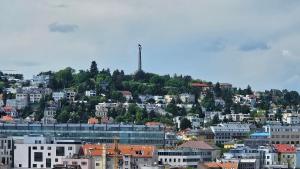 Výhľad na mesto Bratislava alebo výhľad na mesto priamo z apartmánu