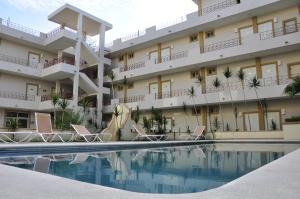 a hotel with a swimming pool in front of a building at Hotel Mediterraneo in Ciudad Madero
