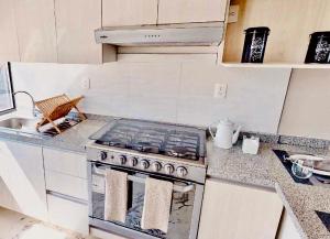 a kitchen with a stove and a sink at Casa de las Palmas tu destino en Morelos in Alpuyeca