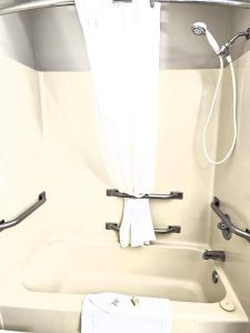 a bathroom with a bath tub and a shower at Days Inn by Wyndham North Sioux City in North Sioux City +62 photos
