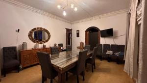 a dining room with a table and chairs and a mirror at CASA DE LAS FLORES in Guatemala