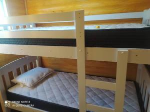 Двох'ярусне ліжко або двоярусні ліжка в номері Casa Container Azul.