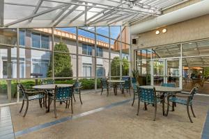 a cafeteria with tables and chairs in a building at Best Western Plus Coeur d'Alene Inn in Coeur d'Alene