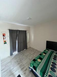 Postel nebo postele na pokoji v ubytování Tempo Suites