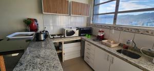 Kuchyň nebo kuchyňský kout v ubytování Calçadão Felipe S. (tudo a pé)