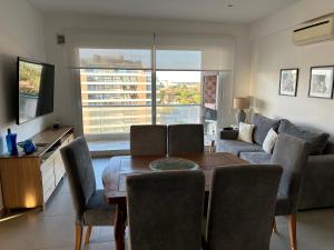 a living room with a table and a couch at Al Mar in Pinamar