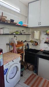 Kjøkken eller kjøkkenkrok på Laxmi Happy Home