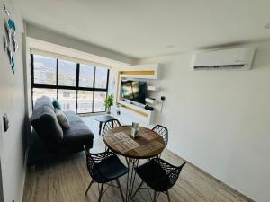 a living room with a couch and a table at Departamento en Condominio Astoria in Acapulco