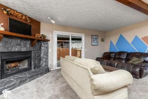 Gallery image of Alaska Villa - Papa Murph - fits 11 ! in Anchorage +32 photos