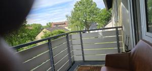 uma varanda com vista para uma casa em Dream Home in Dortmund em Dortmund