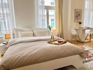 Postel nebo postele na pokoji v ubytování Boho-tel City Centre Prague Apartments