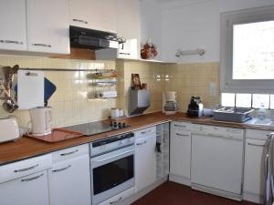 Η κουζίνα ή μικρή κουζίνα στο Appartement Font-Romeu-Odeillo-Via, 3 pièces, 4 personnes - FR-1-580-112