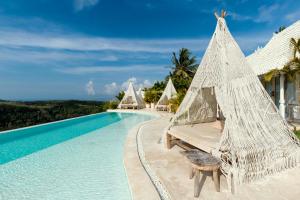 Atalaya Villas Nusa Penida - Adults only内部或周边的泳池