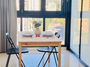 Gambar di galeri bagi CASSA TOOWONG - Convenient 1B Apt at Central Location with Parking Managed by The Cassa di Brisbane