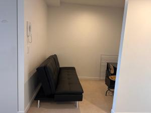 Ruang duduk di CASSA TOOWONG - Convenient 1B Apt at Central Location with Parking Managed by The Cassa