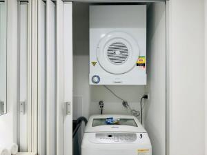 Gambar di galeri bagi CASSA TOOWONG - Convenient 1B Apt at Central Location with Parking Managed by The Cassa di Brisbane