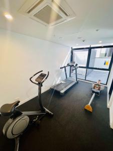 Pusat kecergasan dan/atau kemudahan kecergasan di CASSA TOOWONG - Convenient 1B Apt at Central Location with Parking Managed by The Cassa