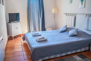 a bedroom with a bed with two towels on it at Pegau Bed Room in Châteauneuf-du-Pape