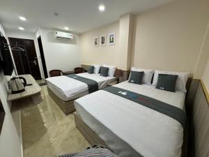 Giường trong phòng chung tại Like Hotel