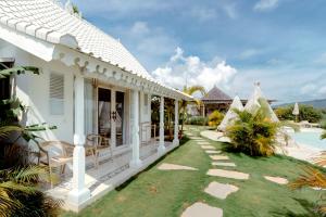 Atalaya Villas Nusa Penida - Adults only外面的花园