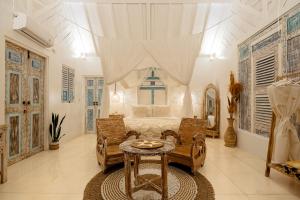 Atalaya Villas Nusa Penida - Adults only的休息区