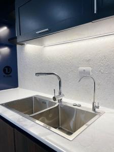 Φωτογραφία από το άλμπουμ του Spacious Apartment with Park Views, Relaxing Bathtub, Netflix & Contemporary Comforts σε Bắc Giang