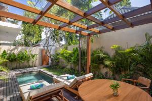 Bazén v ubytování Tonys Villas & Resort Seminyak - Bali nebo v jeho okolí